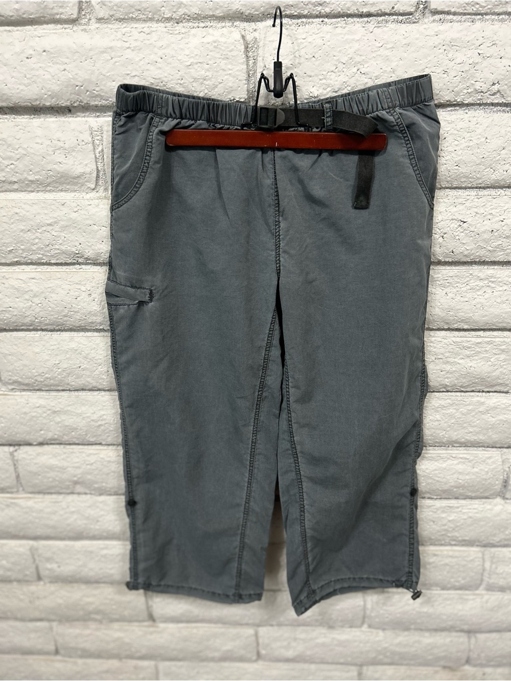 North River Outfitters Gray Hiking Capris Size M Drawstring NWT